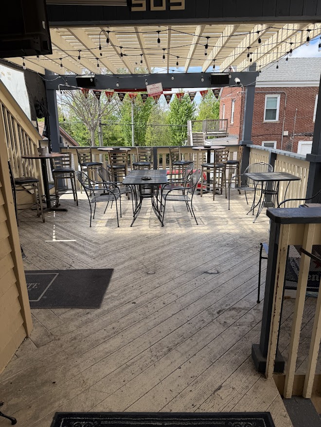 Outdoor patio at Stella's On State